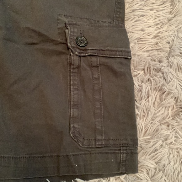 🌸 Old Navy Cargo Shorts for Men - Picture 2 of 5